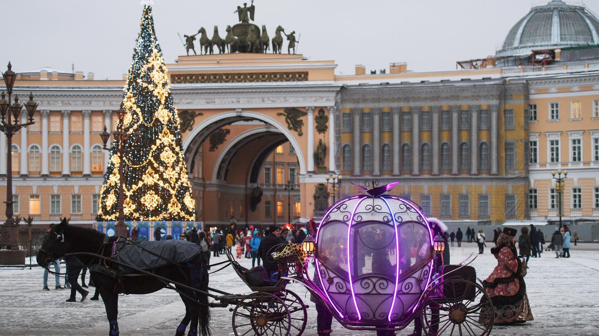 Новогодняя ночь в Санкт-Петербурге на поезде